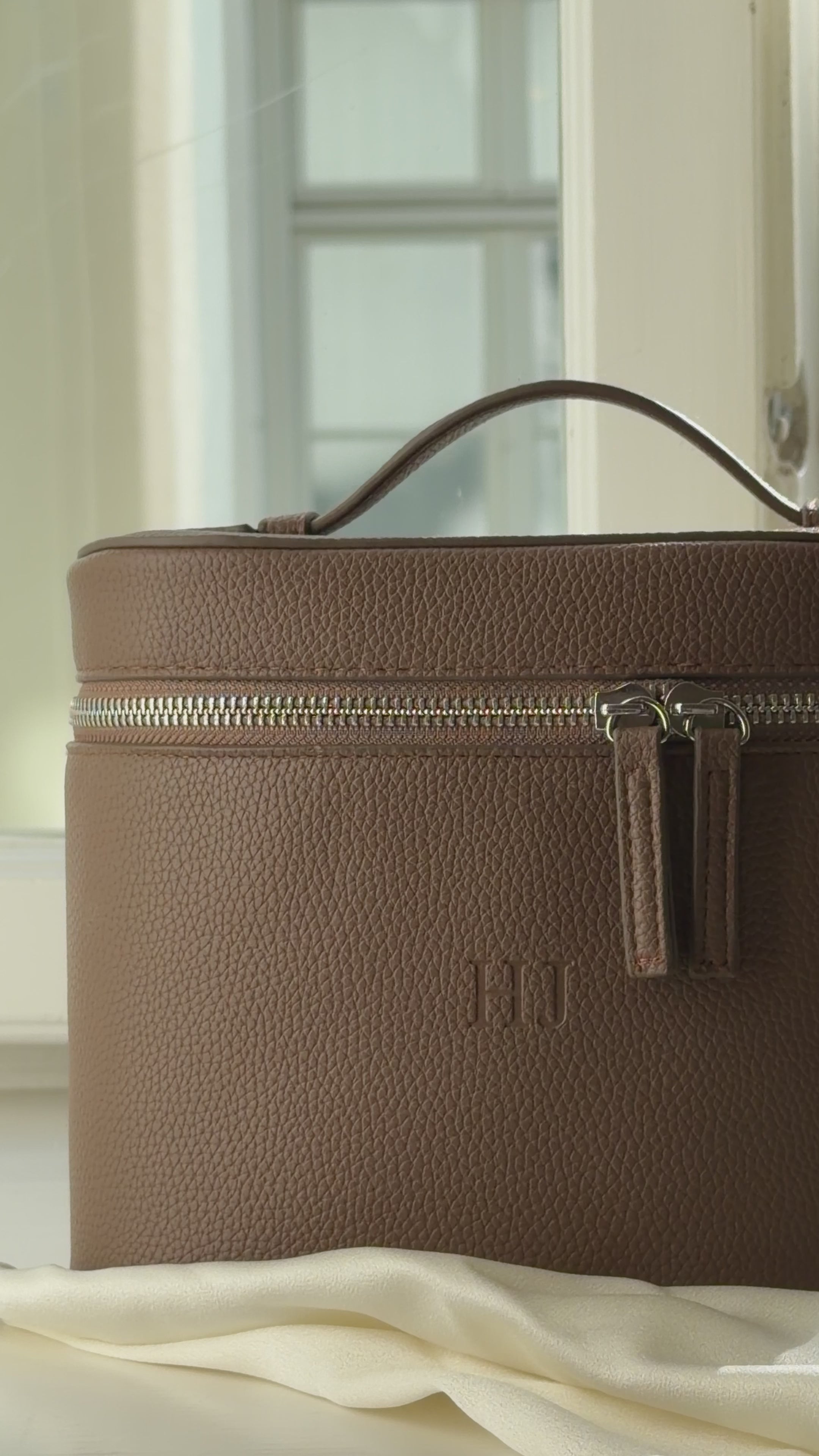 HJ BEAUTY CASE